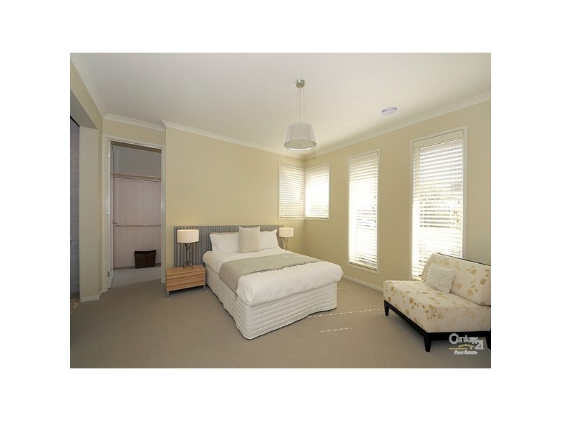 6 Torney Street, Cranbourne East VIC 3977