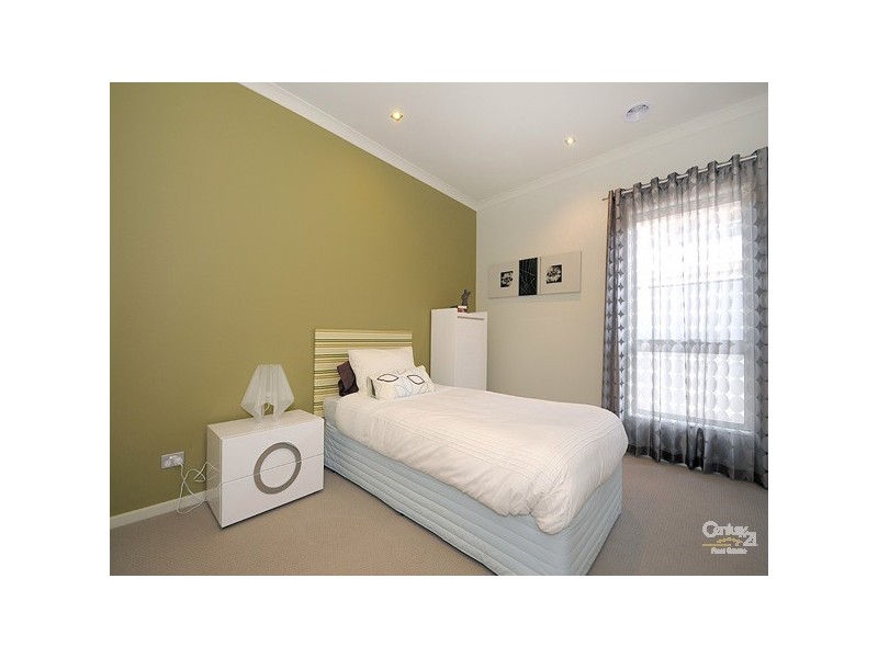 6 Torney Street, Cranbourne East VIC 3977