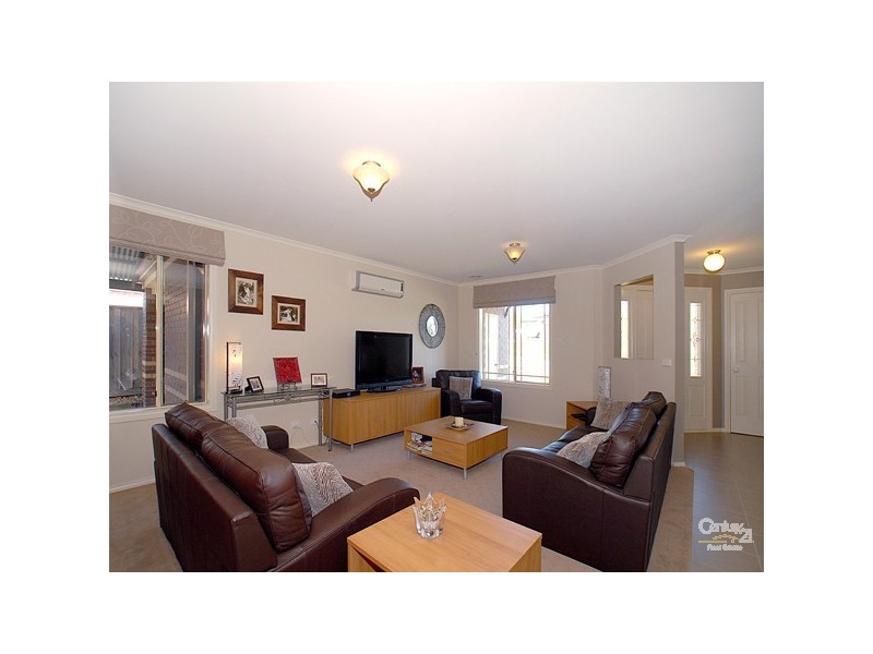 34 Riviera Drive, Berwick VIC 3806