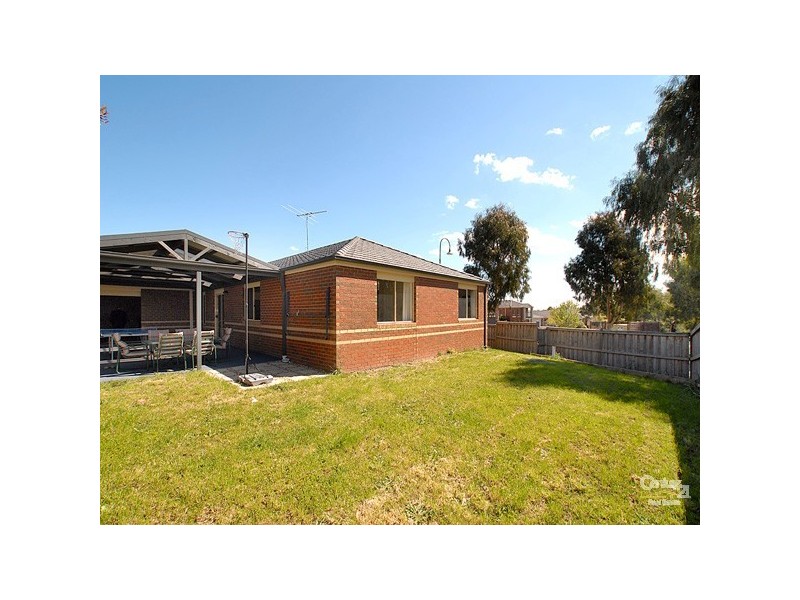 34 Riviera Drive, Berwick VIC 3806
