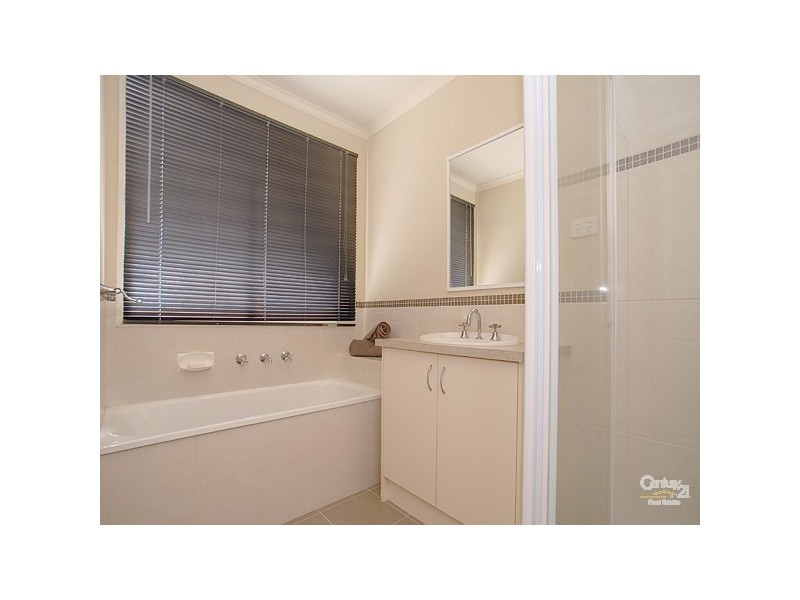 34 Riviera Drive, Berwick VIC 3806