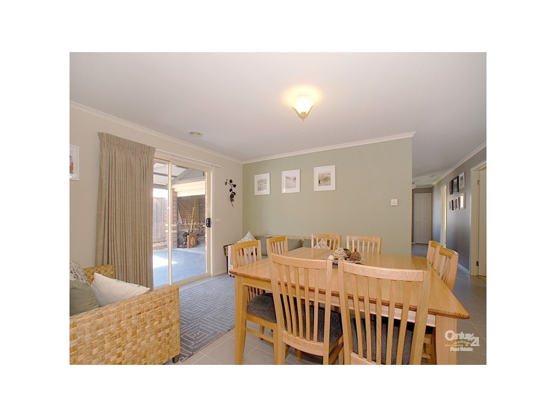 34 Riviera Drive, Berwick VIC 3806