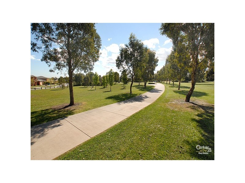 34 Riviera Drive, Berwick VIC 3806