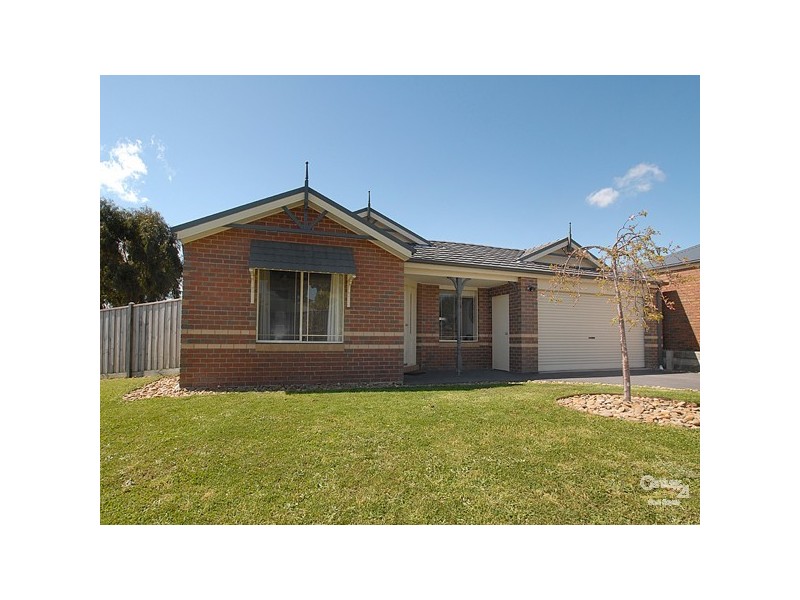 34 Riviera Drive, Berwick VIC 3806