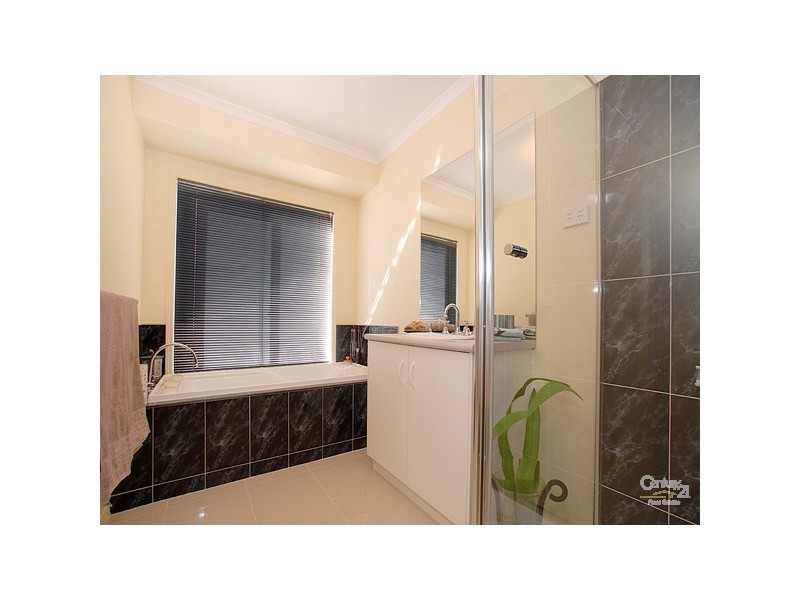 44 Bridgewater Boulevard, Berwick VIC 3806