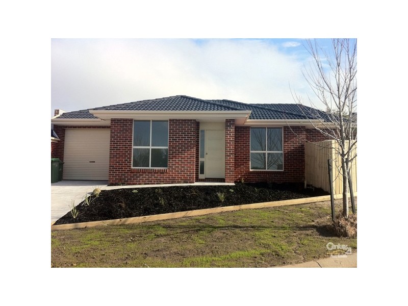 1A Lancaster Way, Beaconsfield VIC 3807