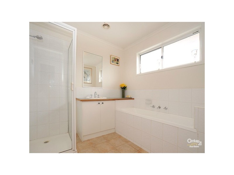 2 Lena Court, Berwick VIC 3806