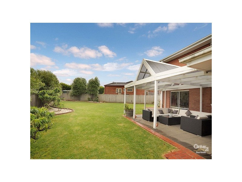 2 Lena Court, Berwick VIC 3806