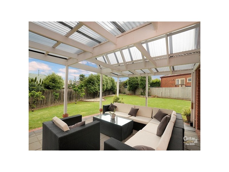 2 Lena Court, Berwick VIC 3806