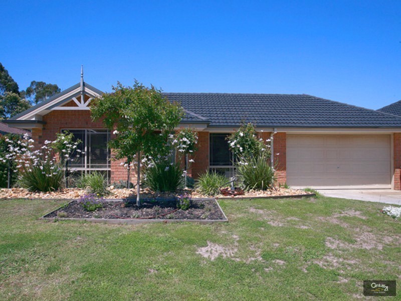 32 Natanya Drive, Pakenham VIC 3810