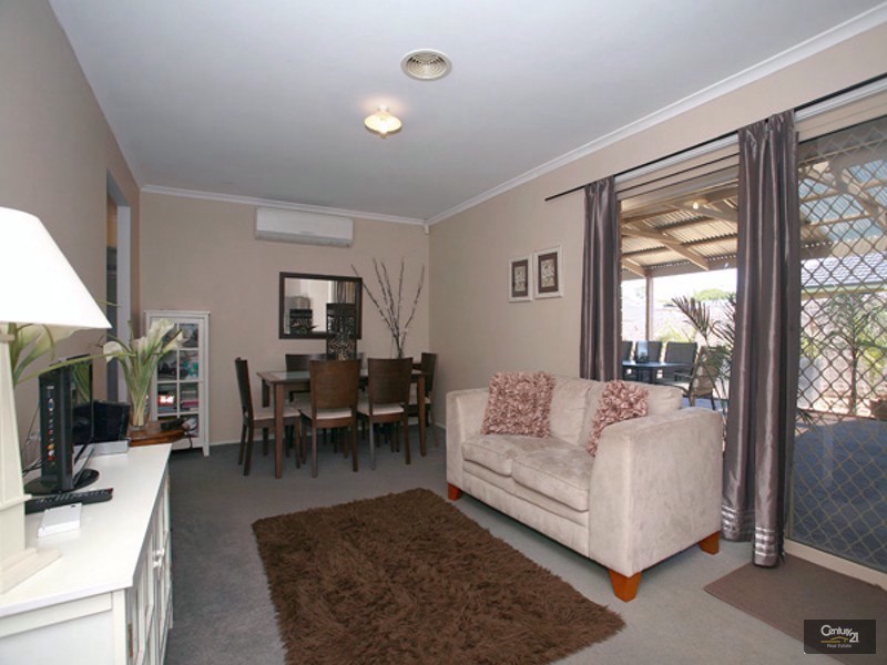 32 Natanya Drive, Pakenham VIC 3810