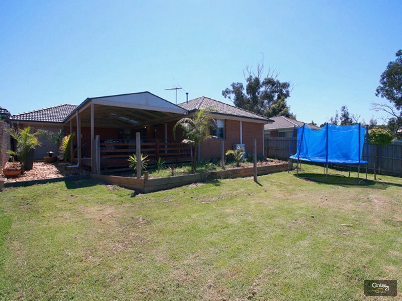 32 Natanya Drive, Pakenham VIC 3810