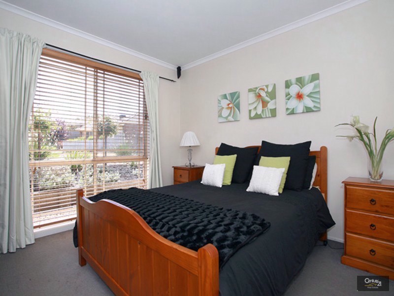 32 Natanya Drive, Pakenham VIC 3810