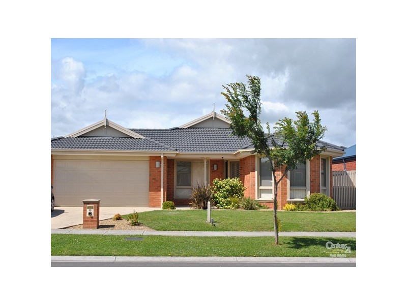 35 Meadowlands Way, Berwick VIC 3806