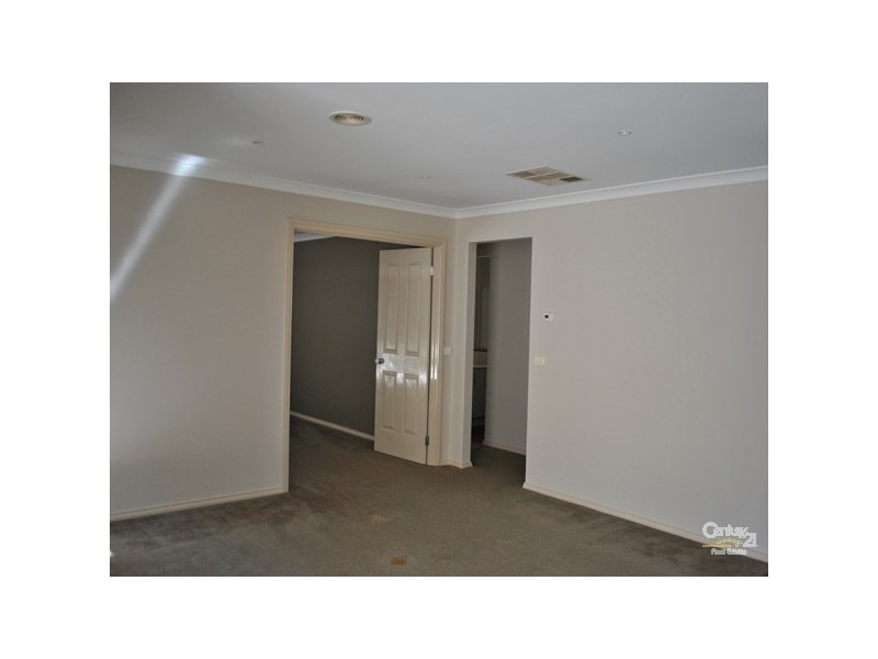 35 Meadowlands Way, Berwick VIC 3806