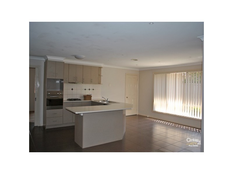 35 Meadowlands Way, Berwick VIC 3806