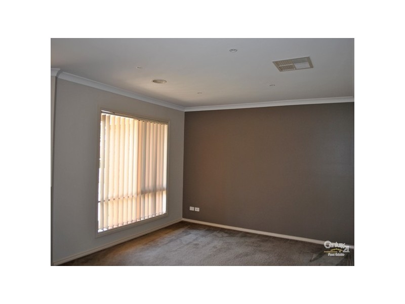 35 Meadowlands Way, Berwick VIC 3806