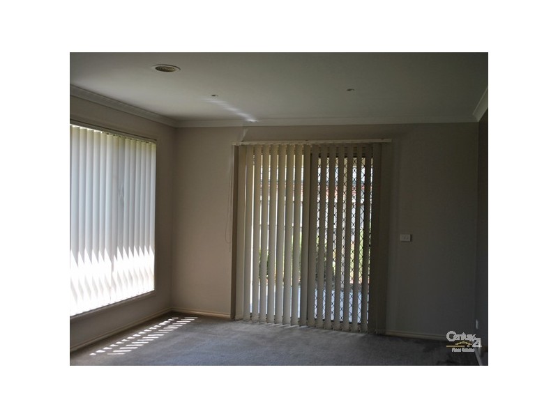 35 Meadowlands Way, Berwick VIC 3806