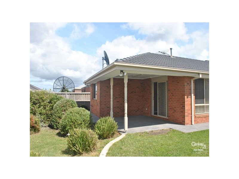 35 Meadowlands Way, Berwick VIC 3806