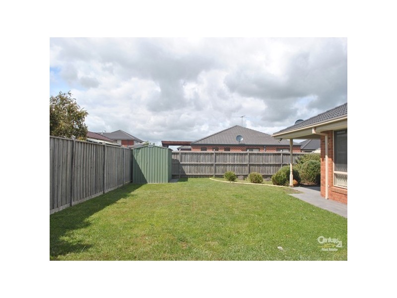 35 Meadowlands Way, Berwick VIC 3806