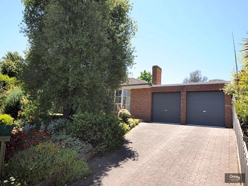 43 Cheviot Avenue, Berwick VIC 3806