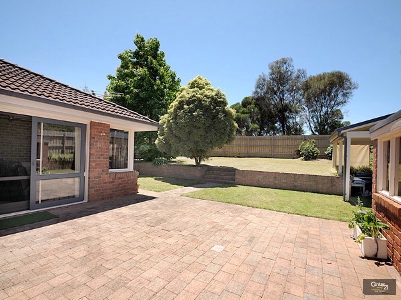 43 Cheviot Avenue, Berwick VIC 3806