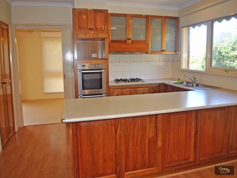 2 Outlook Drive, Berwick VIC 3806