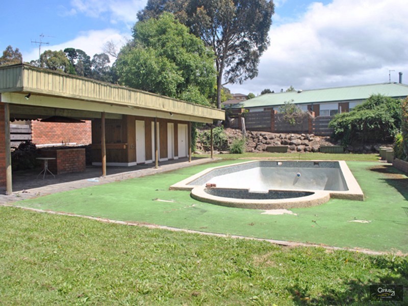 2-4 Outlook Drive, Berwick VIC 3806