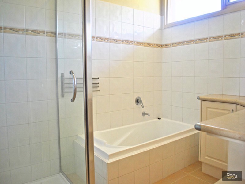 2-4 Outlook Drive, Berwick VIC 3806