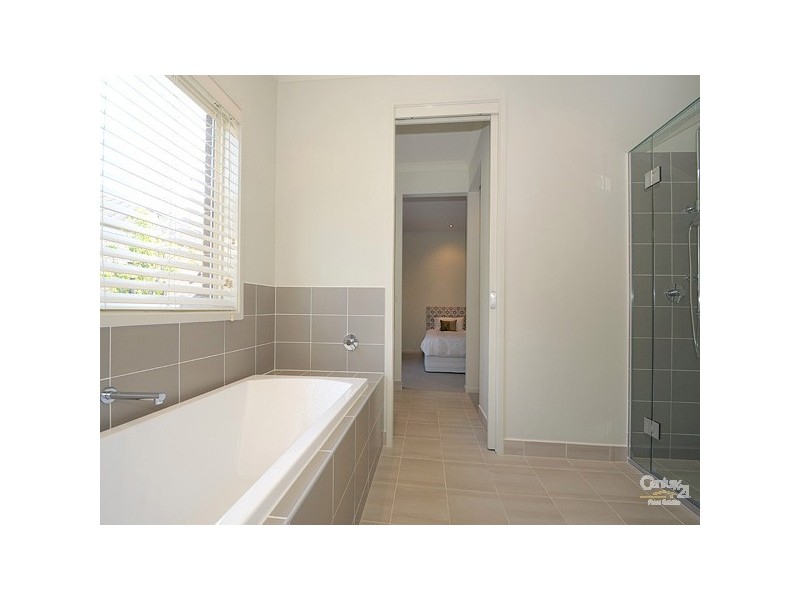 6 Torney Street, Cranbourne East VIC 3977