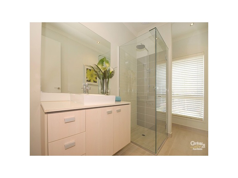 6 Torney Street, Cranbourne East VIC 3977