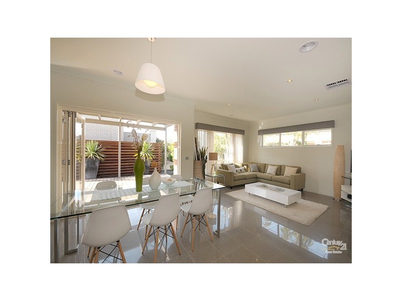 6 Torney Street, Cranbourne East VIC 3977