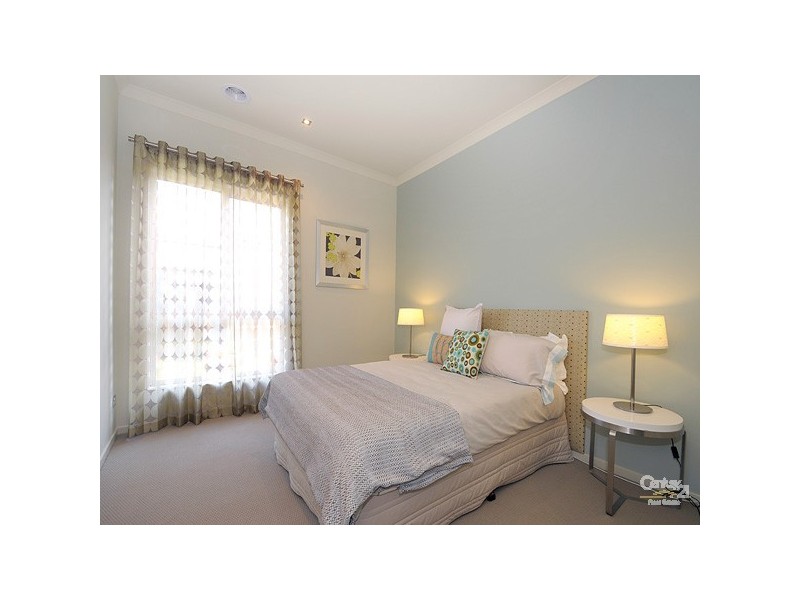 6 Torney Street, Cranbourne East VIC 3977