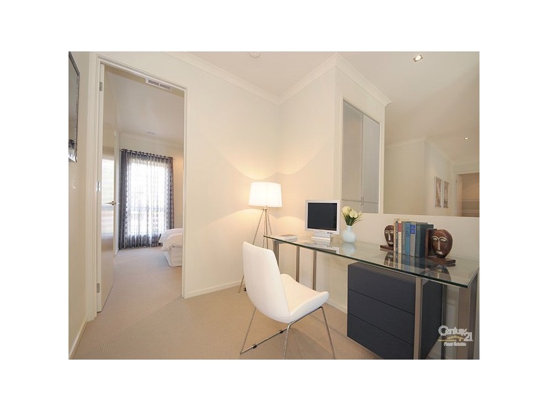 6 Torney Street, Cranbourne East VIC 3977