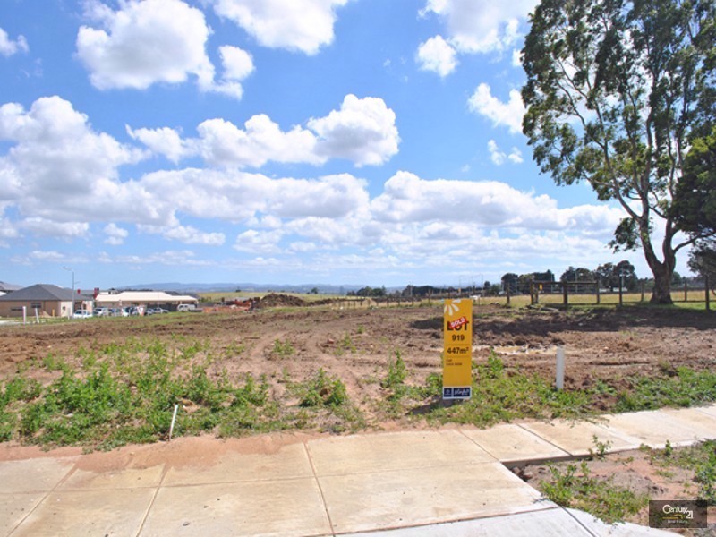 919 Ventasso Street, Clyde North VIC 3978