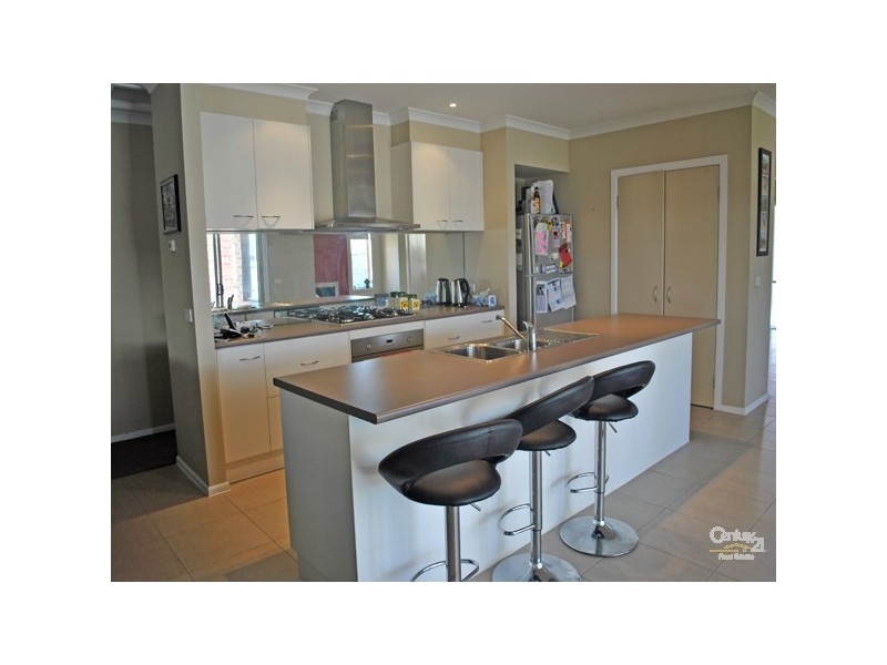 17 Don Collins Way, Berwick VIC 3806