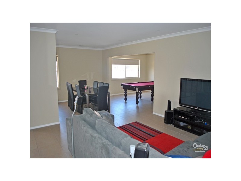 17 Don Collins Way, Berwick VIC 3806