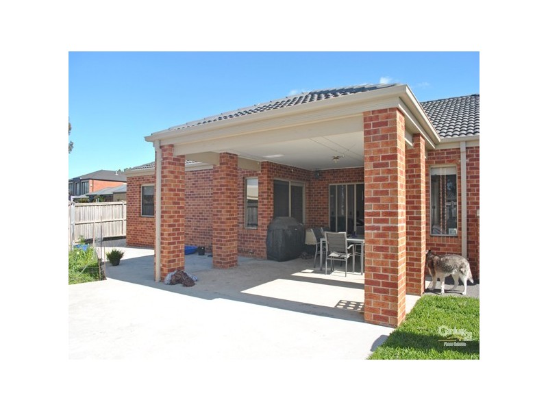 17 Don Collins Way, Berwick VIC 3806