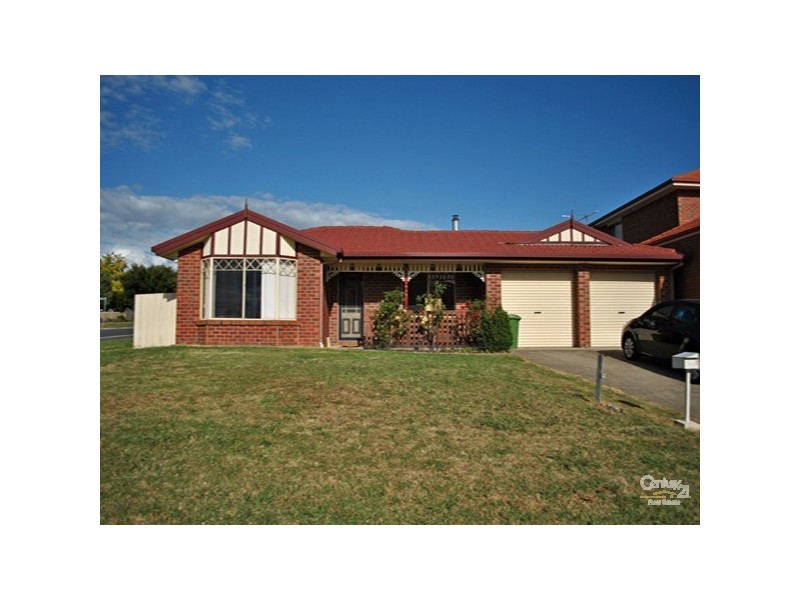 2 Glenn Erin Way, Berwick VIC 3806