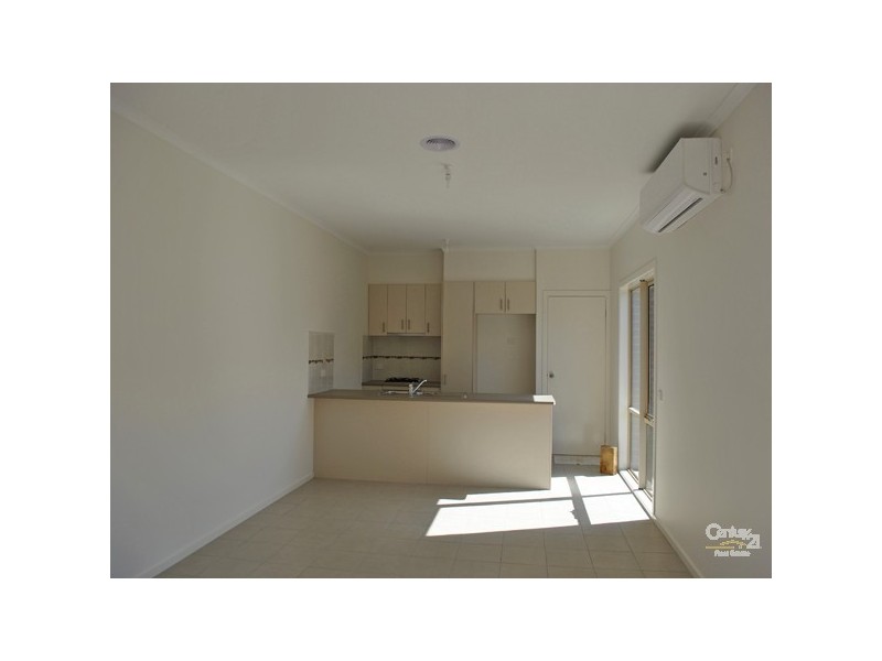 6 Elderberry Alley, Cranbourne North VIC 3977