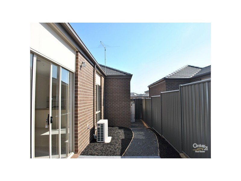 6 Elderberry Alley, Cranbourne North VIC 3977
