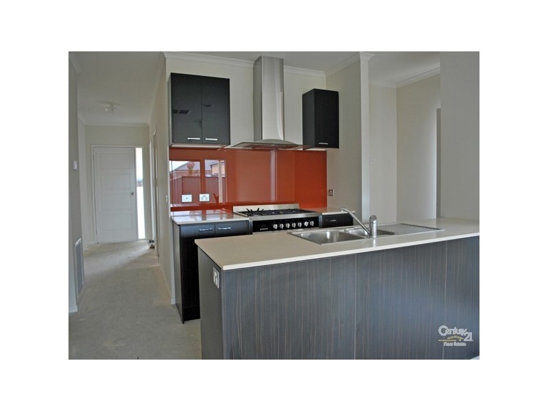 35 Connewara Crescent, Clyde North VIC 3978