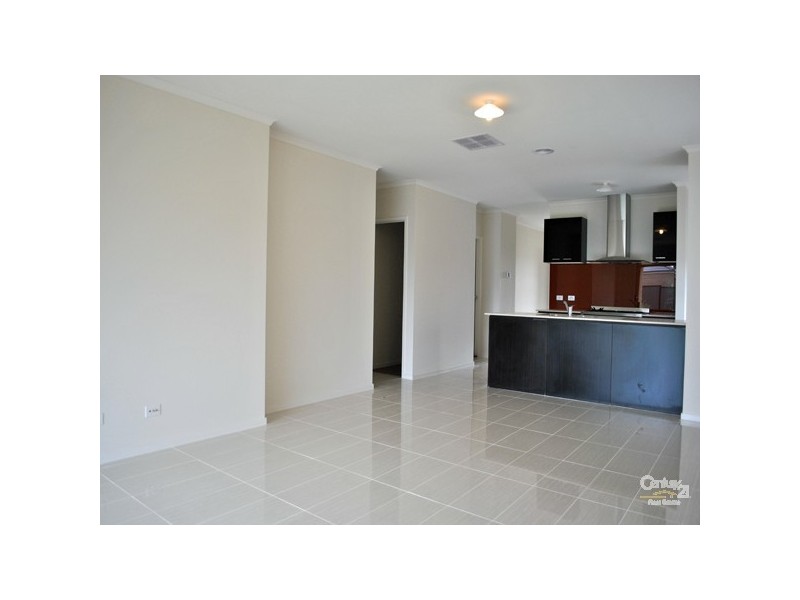 35 Connewara Crescent, Clyde North VIC 3978