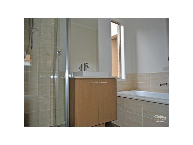 35 Connewara Crescent, Clyde North VIC 3978