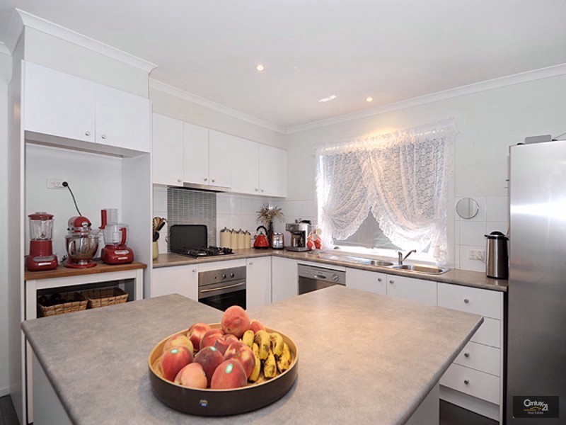 14 Wordsworth Drive, Berwick VIC 3806