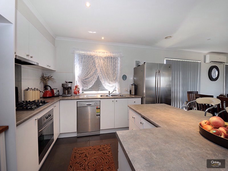 14 Wordsworth Drive, Berwick VIC 3806