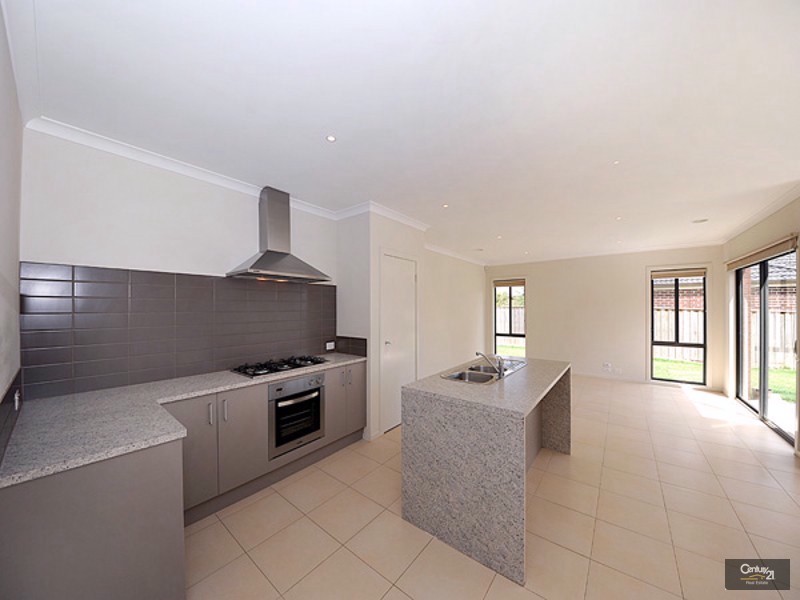 33 Premier Drive, Berwick VIC 3806