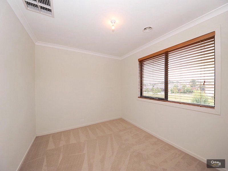 33 Premier Drive, Berwick VIC 3806