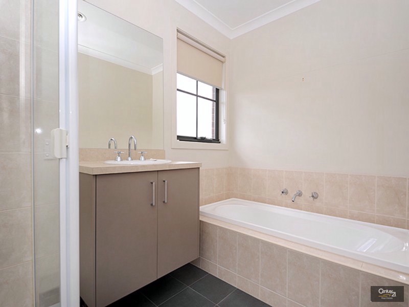 33 Premier Drive, Berwick VIC 3806