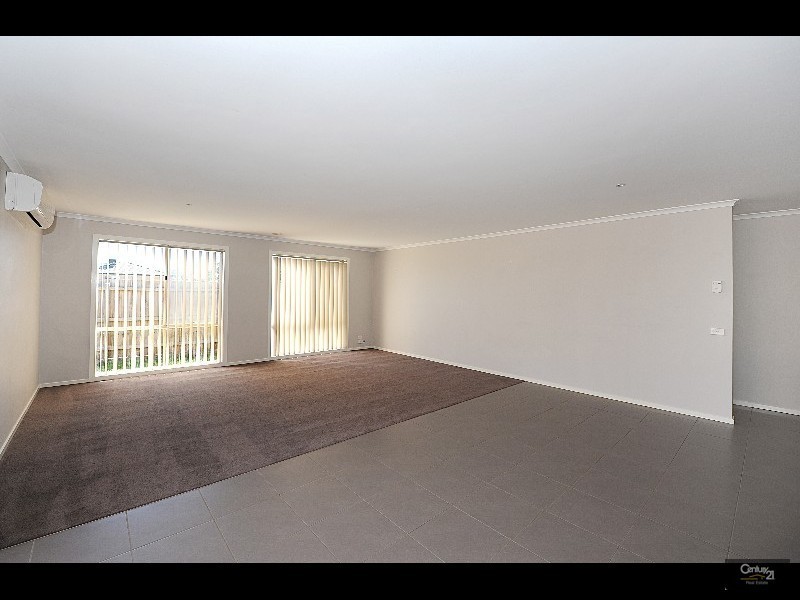 30 Kingsfield Crescent, Lynbrook VIC 3975